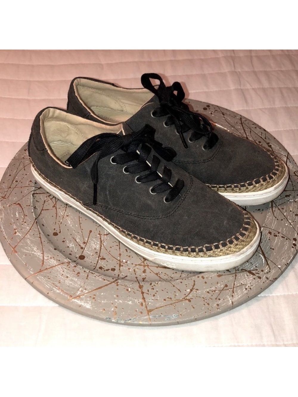 UGG 9.5 Eyan II Canvas Lace Sneakers Sheepskin Heel Lining
